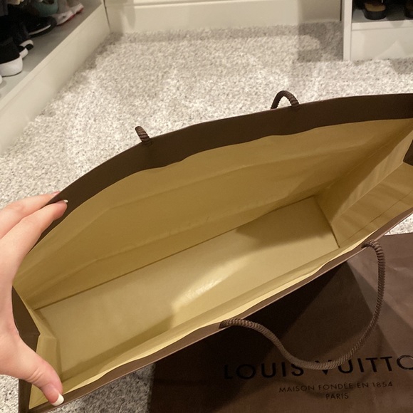 Louis Vuitton LV large brown paper gift tote shopping bags - Picture 9 of 10